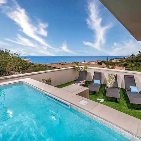 Con Piscina Vista Mare E Campo Giochi