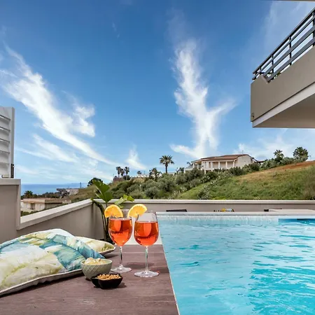 Con Piscina Vista Mare E Campo Giochi Apartment